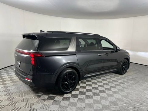 Used 2025 Kia Carnival SX w/ SX Dark Edition Package image 6