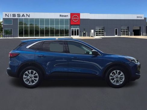 Used 2023 Ford Escape Active w/ Tech Pack #1 AWD/4WD image 2