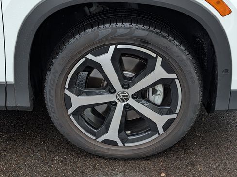 Certified 2025 Volkswagen Tiguan SE AWD/4WD image 15