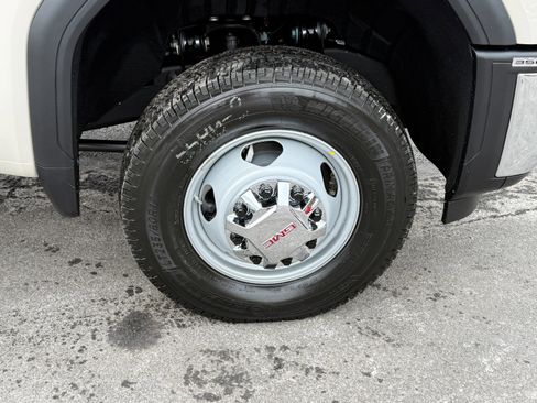 New 2026 GMC Sierra 3500 SLE image 12