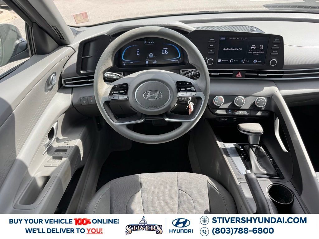 Certified 2026 Hyundai Elantra SE FWD image 2