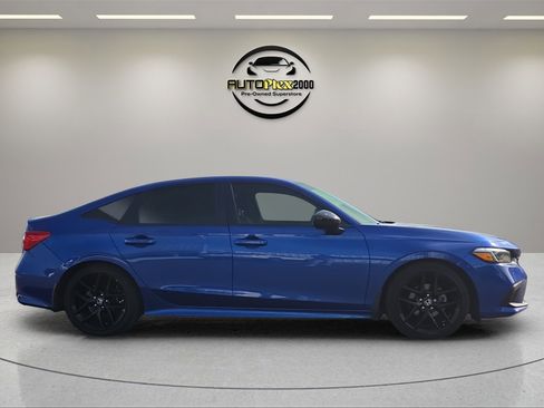 Used 2023 Honda Civic Sport image 8