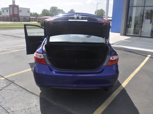 Used 2015 Toyota Camry XSE w/ Moonroof Package FWD image 11