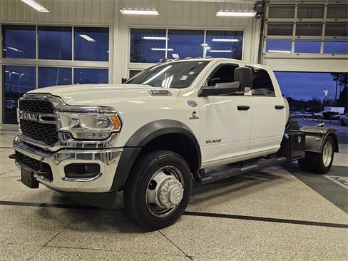 Used 2021 RAM 5500 Tradesman w/ Chrome Appearance Group image 4