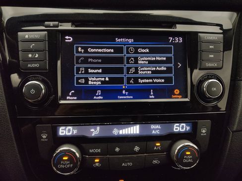 Used 2020 Nissan Rogue SV FWD image 25