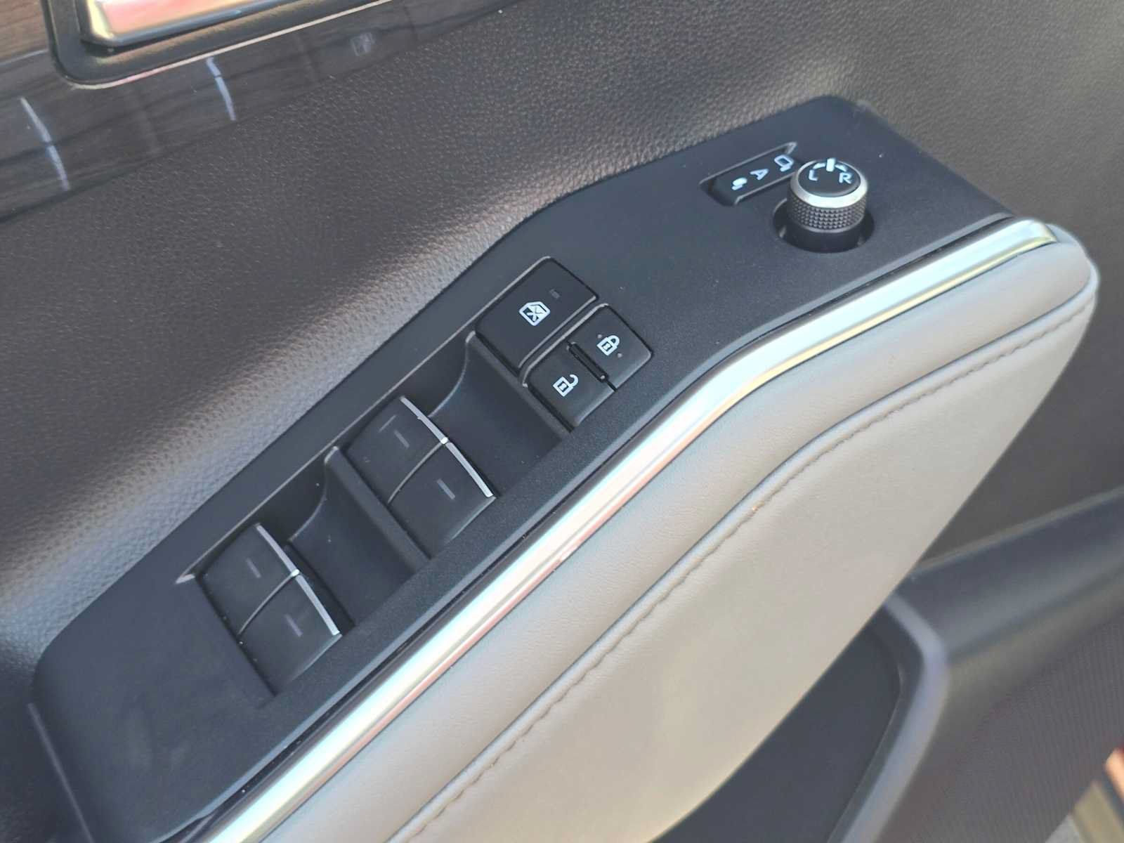 Used 2023 Toyota Highlander Limited AWD/4WD image 23