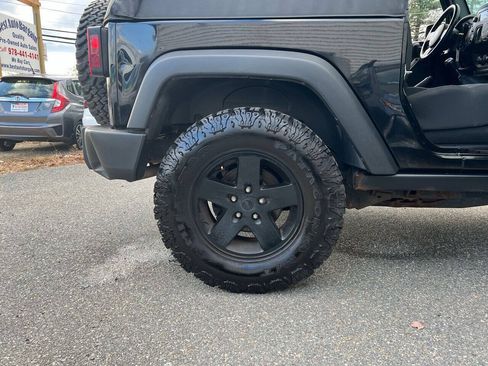 Used 2012 Jeep Wrangler Rubicon w/ PWR Convenience Group AWD/4WD image 25