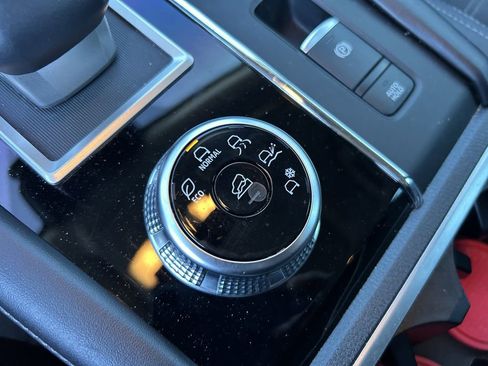 Used 2023 Mitsubishi Outlander SE image 24