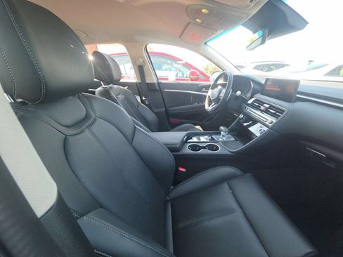 Used 2025 Genesis G70 2.5T RWD image 7