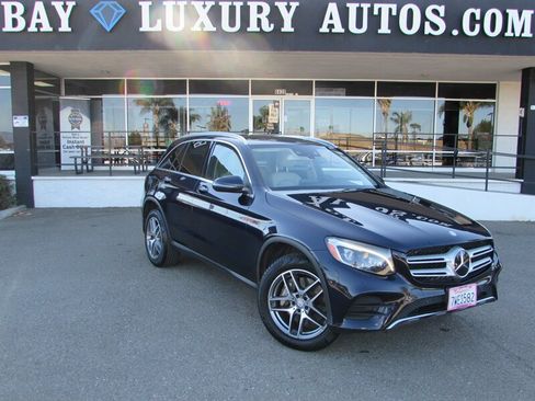 Used 2017 Mercedes-Benz GLC 300 4MATIC image 1