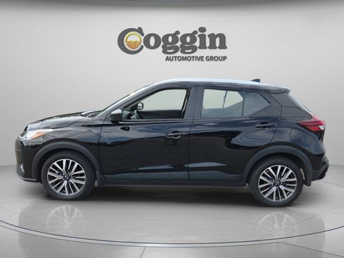 Used 2024 Nissan Kicks SV FWD image 2
