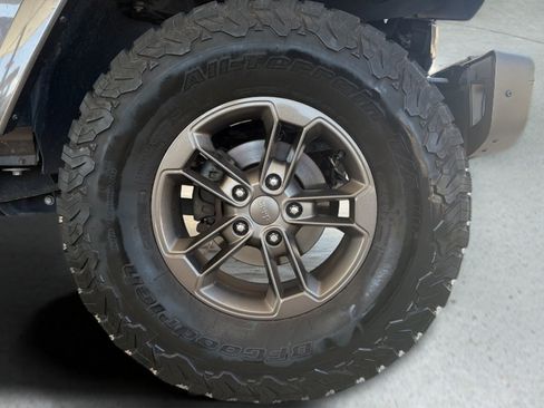 Used 2016 Jeep Wrangler Unlimited Sahara AWD/4WD image 21