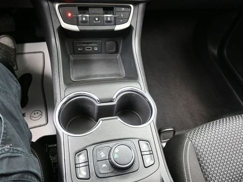 Used 2023 GMC Terrain SLE w/ Driver Convenience Package FWD image 10