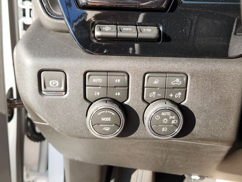 New 2026 Chevrolet Silverado 2500 ZR2 image 18