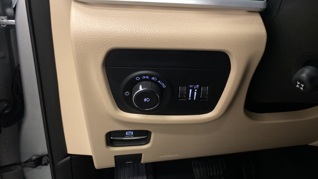 Used 2025 Jeep Grand Cherokee L Limited w/ Luxury Tech Group II AWD/4WD image 23