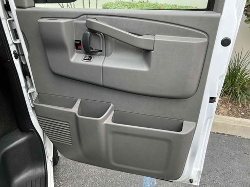 Used 2018 Chevrolet Express 3500 LT w/ LT Preferred Equipment Group image 19