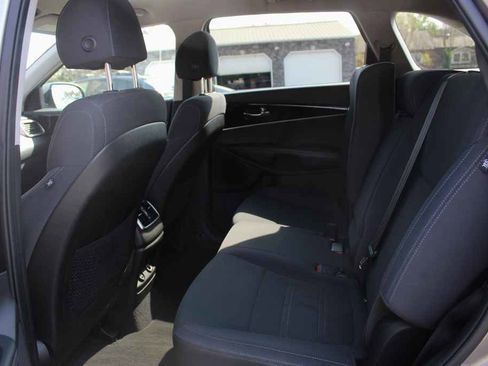 Used 2018 Kia Sorento LX image 25