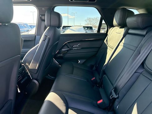 Used 2025 Land Rover Range Rover Sport SE image 14