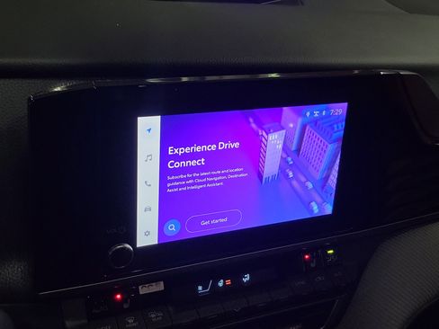 Certified 2025 Toyota Camry SE image 25