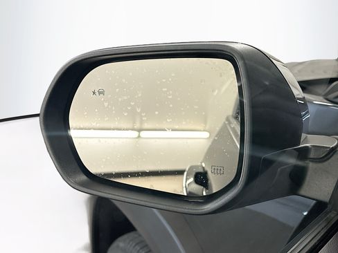 Used 2025 Chevrolet Equinox LT AWD/4WD image 16