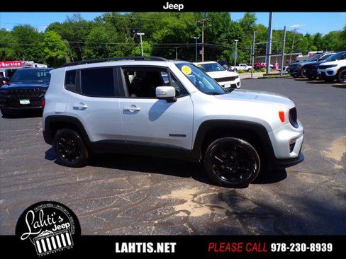Certified 2020 Jeep Renegade Altitude w/ Cold Weather Group AWD/4WD image 4