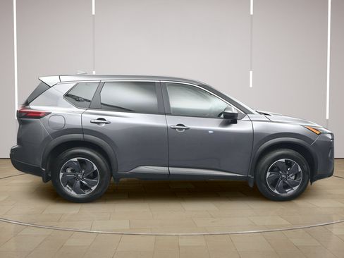 Certified 2025 Nissan Rogue SV AWD/4WD image 8
