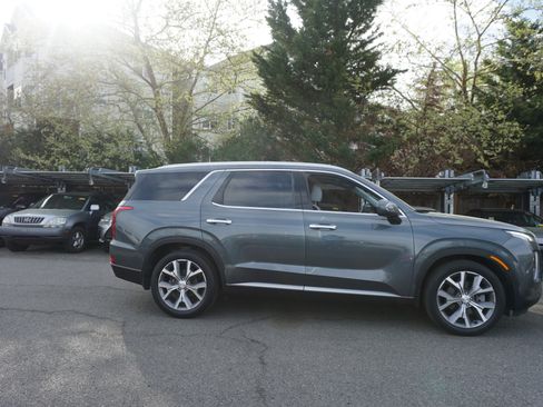 Used 2022 Hyundai Palisade SEL w/ Convenience Package image 3