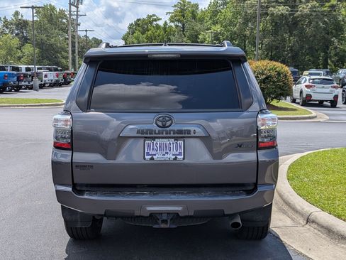 Used 2020 Toyota 4Runner SR5 Premium w/ Moonroof Package RWD image 6