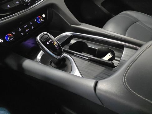 Used 2021 Buick Enclave Essence w/ LPO, Touring Package image 21