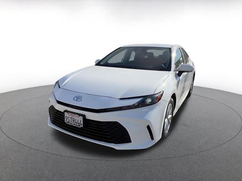 Used 2025 Toyota Camry LE image 7