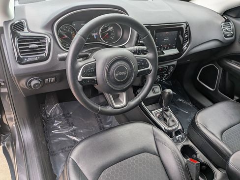 Used 2019 Jeep Compass Latitude image 10