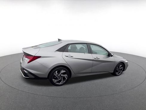 Used 2025 Hyundai Elantra SEL image 15