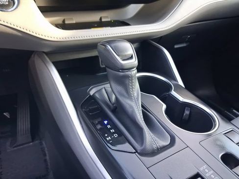 Used 2023 Toyota Highlander XLE FWD image 21