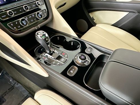 Certified 2021 Bentley Bentayga image 16