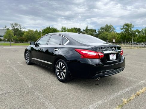 Used 2016 Nissan Altima 2.5 SV w/ Convenience Package image 7