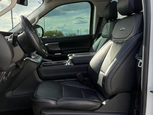 Used 2025 Ford Expedition Max Platinum AWD/4WD image 10