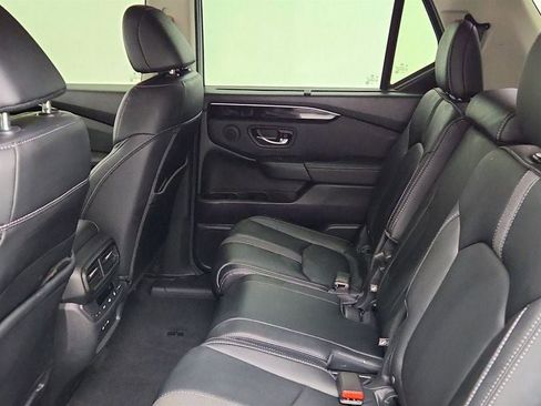 Used 2025 Honda Pilot Touring image 21