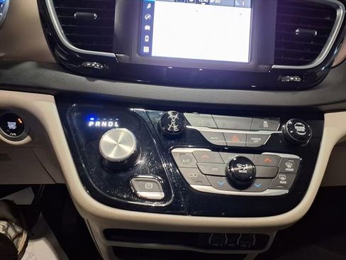 Used 2024 Chrysler Voyager LX image 22