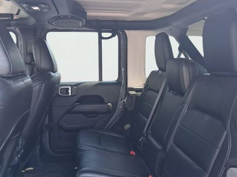 Used 2018 Jeep Wrangler Unlimited Sahara AWD/4WD image 14