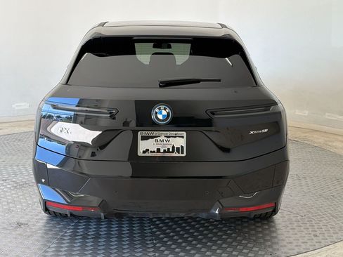 Used 2025 BMW iX xDrive50 w/ Premium Package AWD/4WD image 10