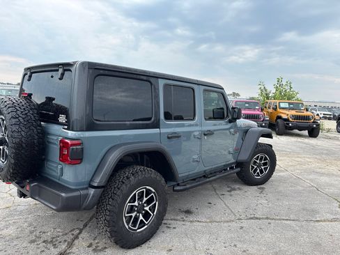 Used 2024 Jeep Wrangler Unlimited Rubicon w/ Dual Top Group AWD/4WD image 6