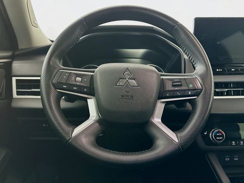 Used 2025 Mitsubishi Outlander SE AWD/4WD image 18
