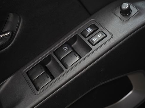 Used 2025 Nissan Frontier SV w/ SV Convenience Package AWD/4WD image 24