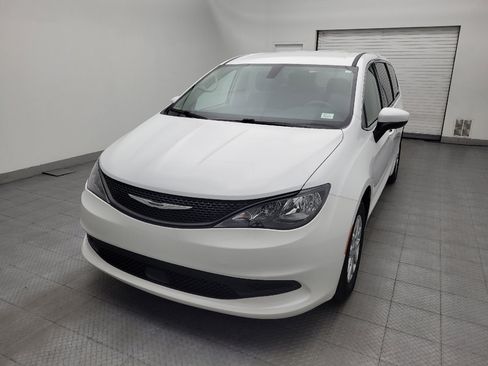 Used 2022 Chrysler Voyager LX FWD image 15