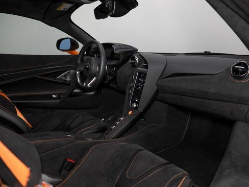 Used 2026 McLaren 750S Spider RWD image 31