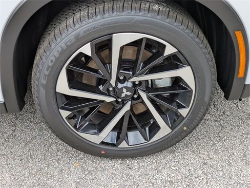 New 2025 Mitsubishi Outlander SE image 11