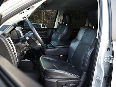 Used 2016 RAM 1500 Laramie w/ Convenience Group image 12