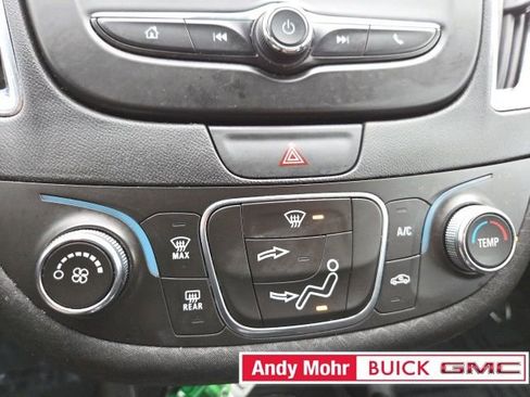 Used 2018 Chevrolet Malibu LT image 34