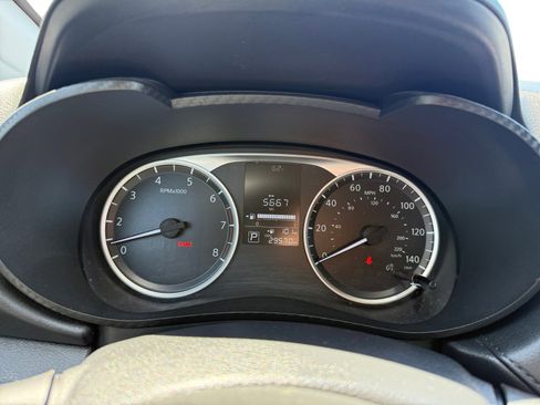 Used 2025 Nissan Versa S FWD image 11