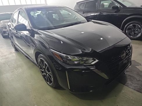 Used 2025 Nissan Sentra SR FWD image 1
